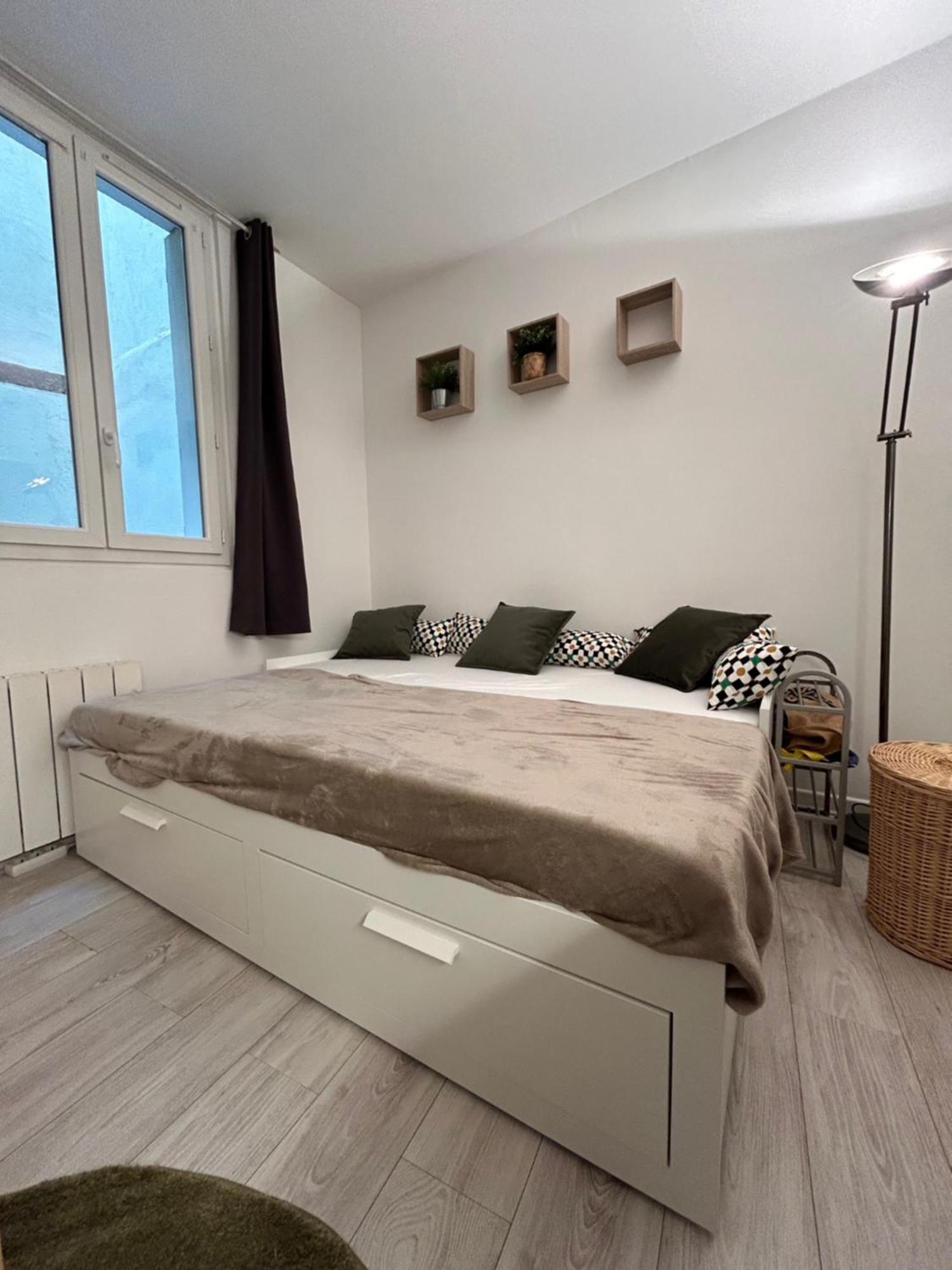 Apartment Au Charme Des Carmes - T1 Sur Cour - Metro A & B Toulouse