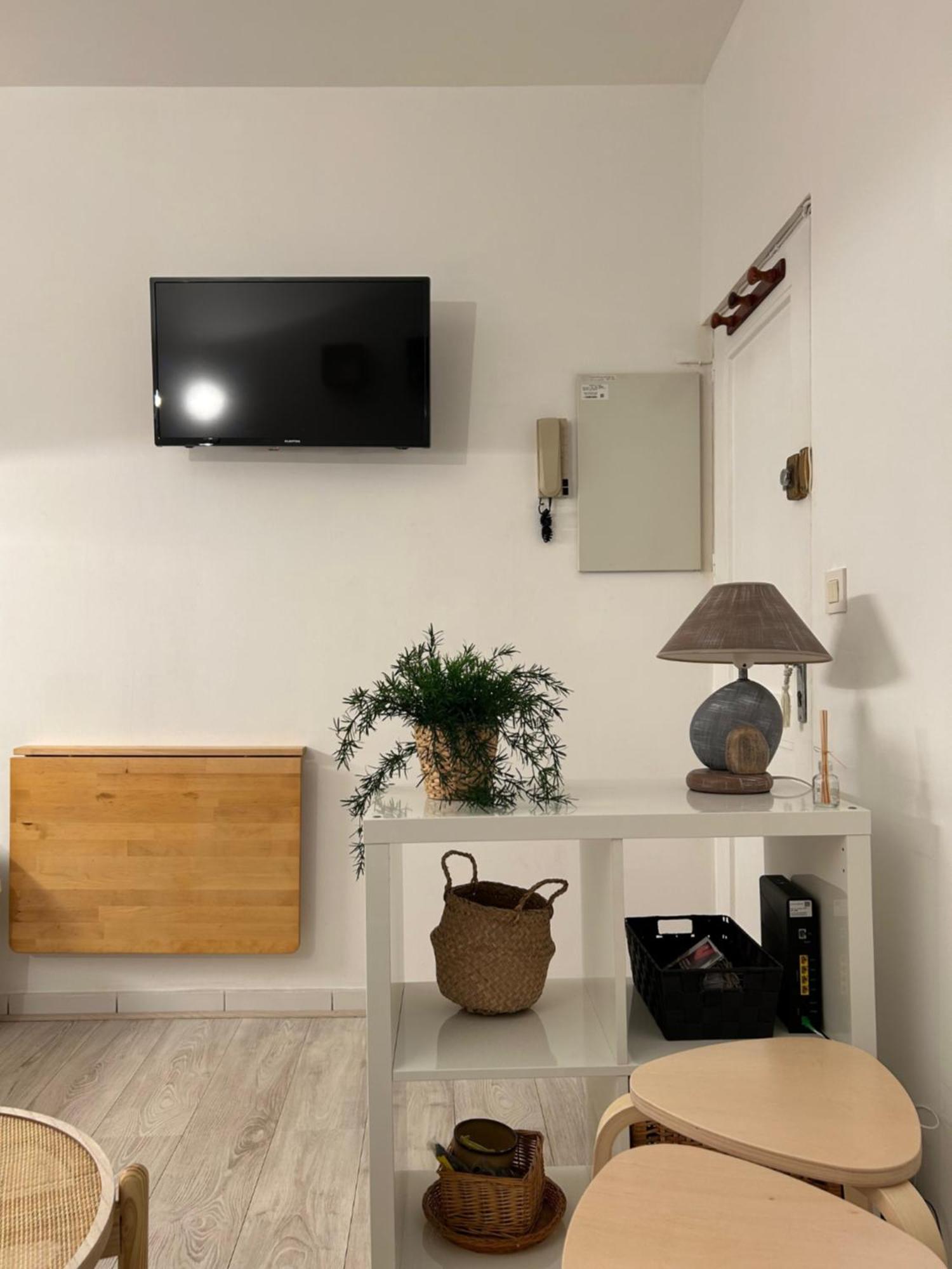 Apartment Au Charme Des Carmes - T1 Sur Cour - Metro A & B