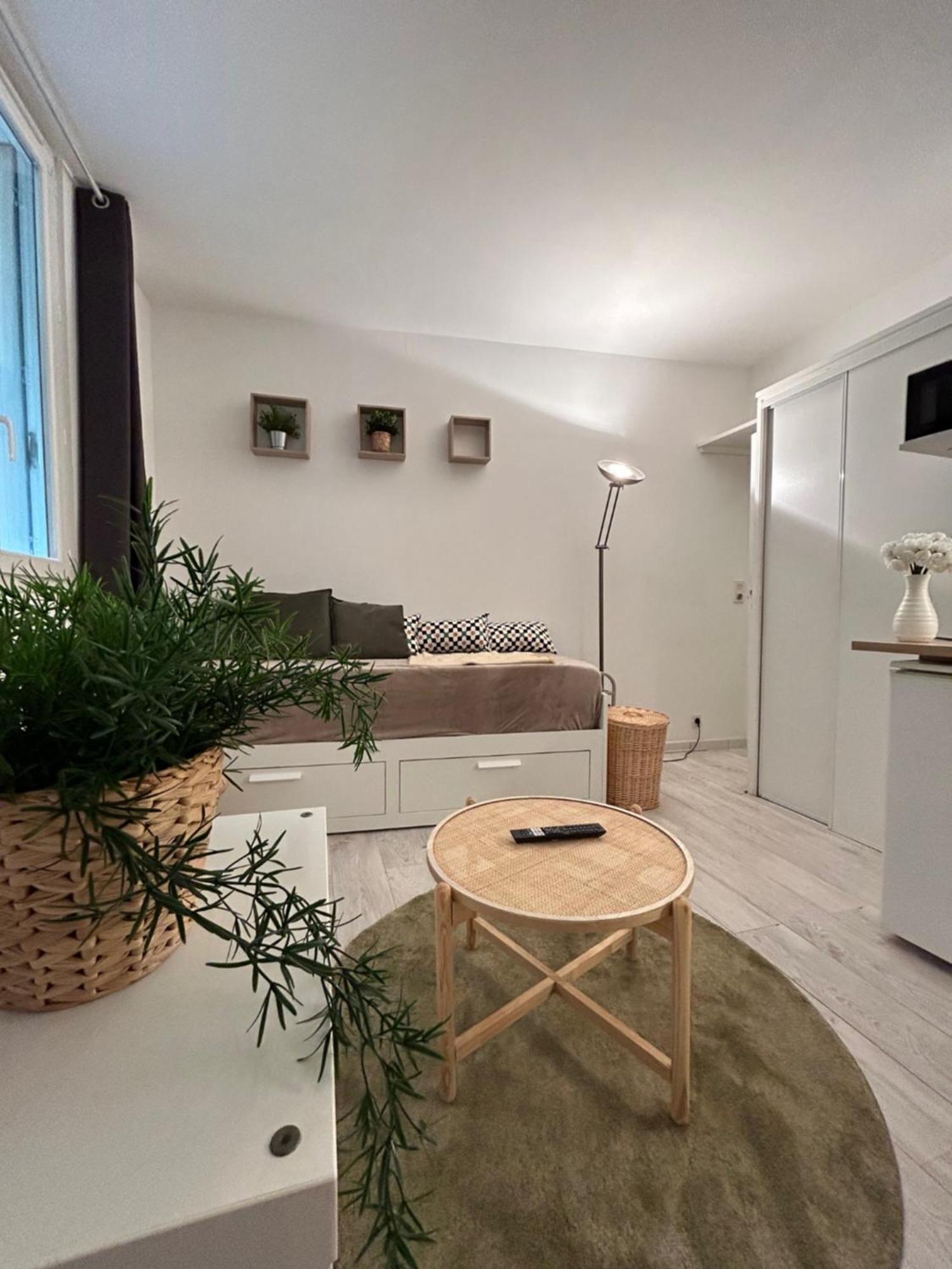 Apartment Au Charme Des Carmes - T1 Sur Cour - Metro A & B Toulouse