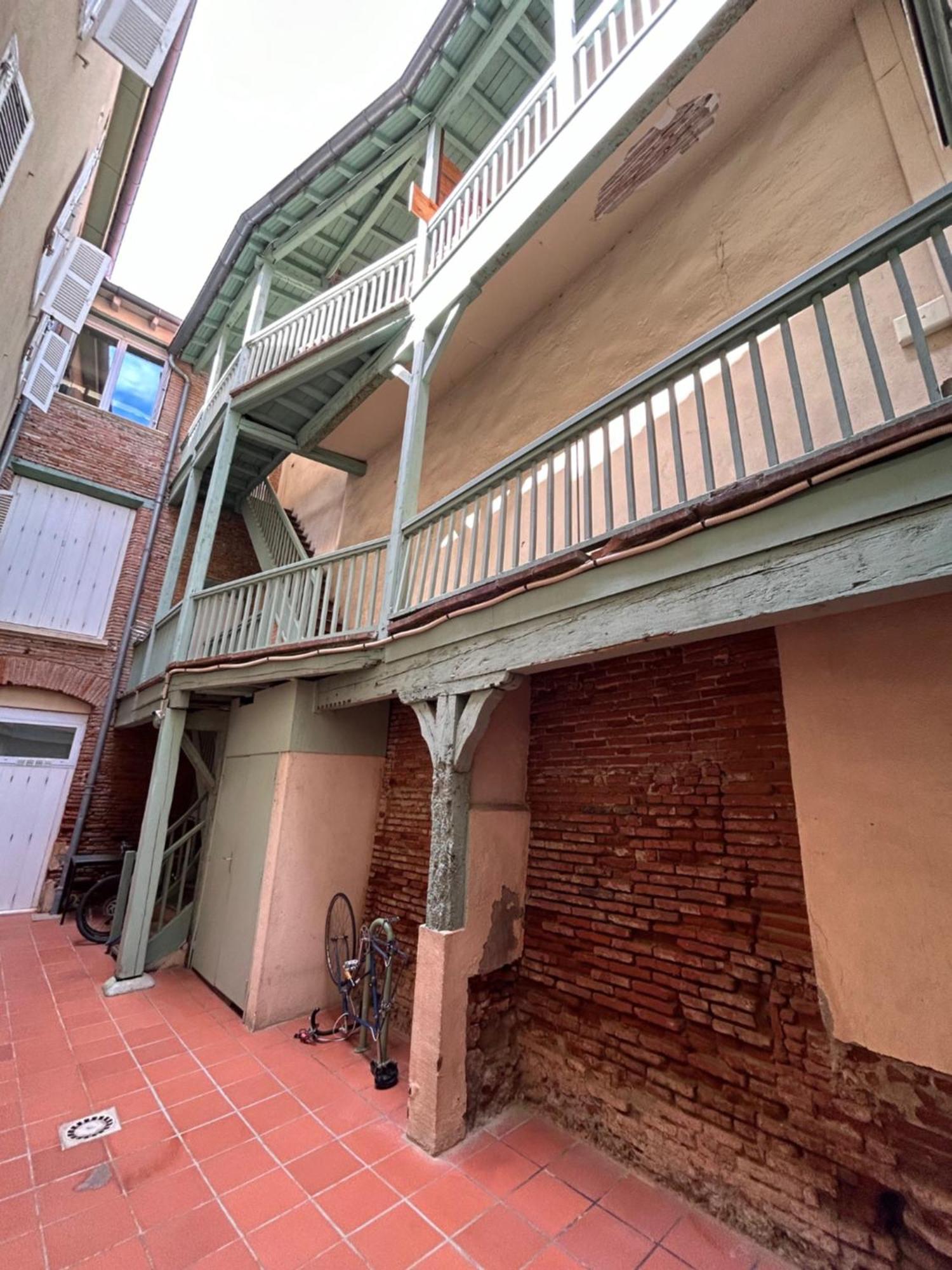 Au Charme Des Carmes - T1 Sur Cour - Metro A & B Apartment