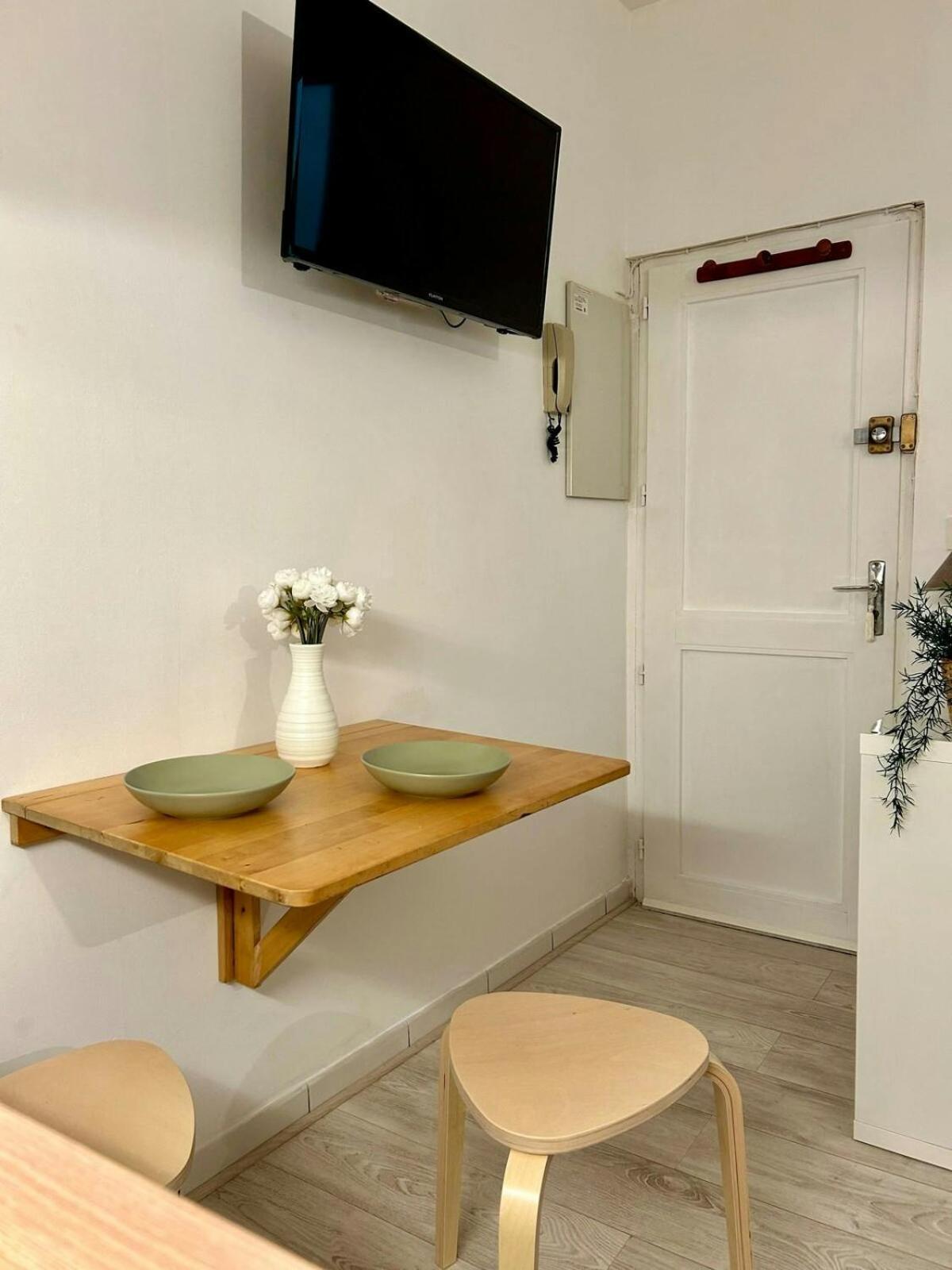 Au Charme Des Carmes - T1 Sur Cour - Metro A & B Apartment